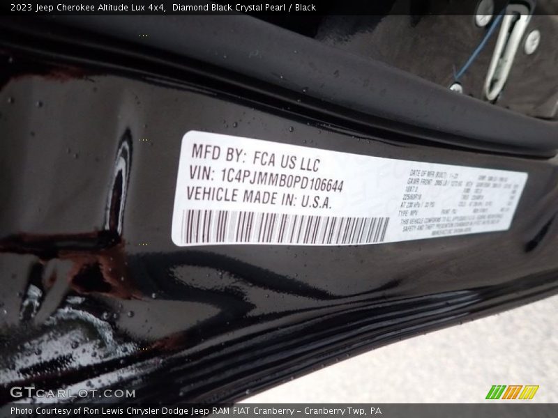 Diamond Black Crystal Pearl / Black 2023 Jeep Cherokee Altitude Lux 4x4