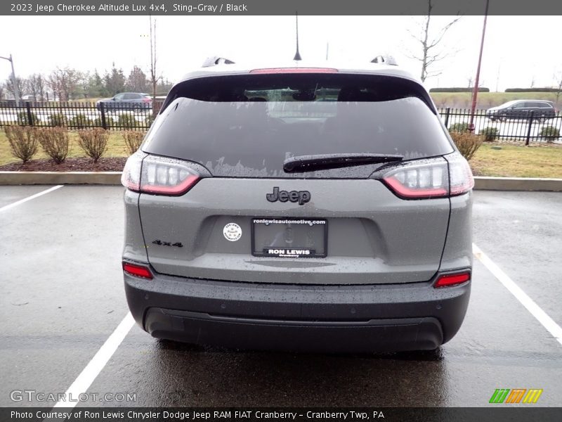 Sting-Gray / Black 2023 Jeep Cherokee Altitude Lux 4x4