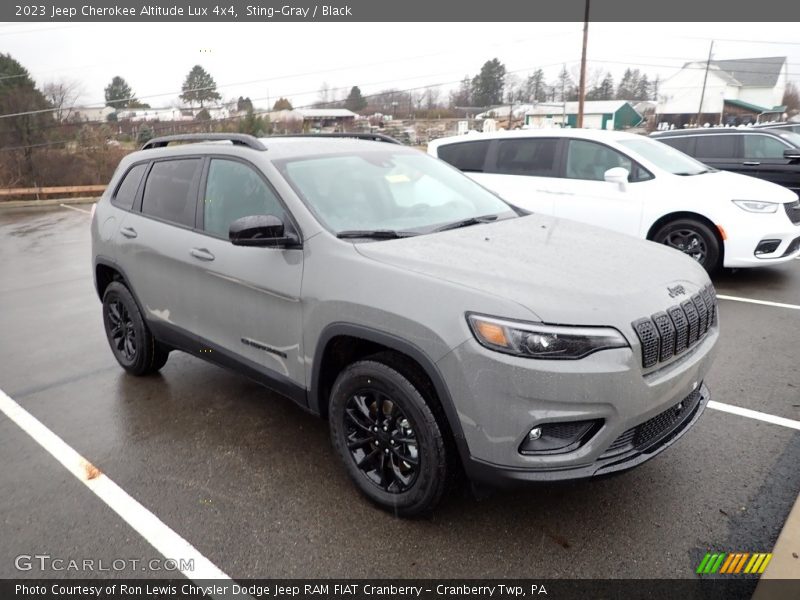Front 3/4 View of 2023 Cherokee Altitude Lux 4x4