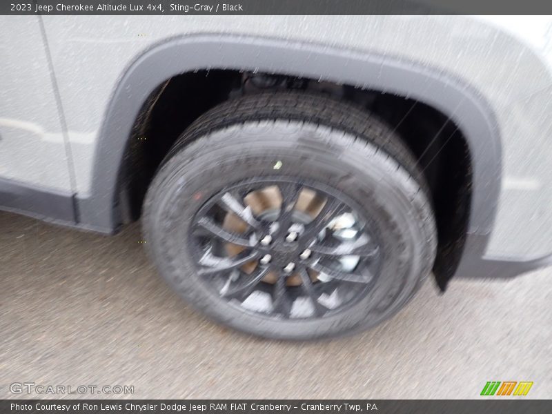Sting-Gray / Black 2023 Jeep Cherokee Altitude Lux 4x4