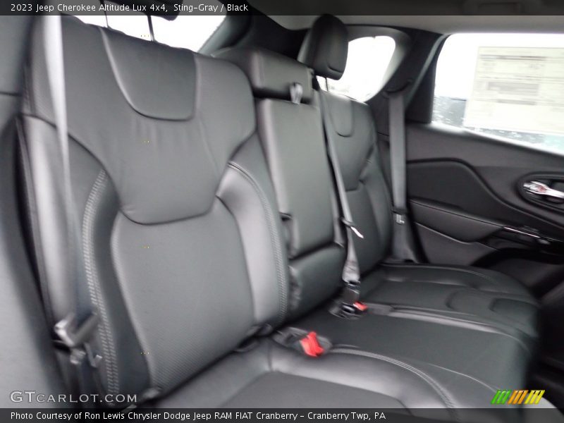 Sting-Gray / Black 2023 Jeep Cherokee Altitude Lux 4x4