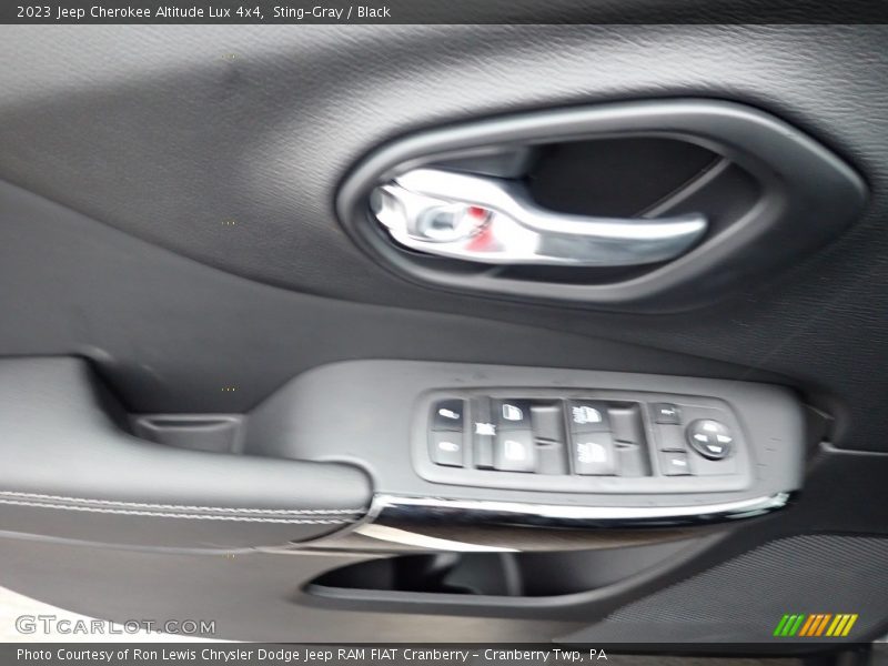 Sting-Gray / Black 2023 Jeep Cherokee Altitude Lux 4x4