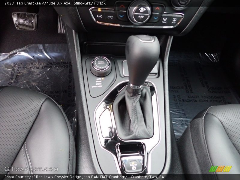 Sting-Gray / Black 2023 Jeep Cherokee Altitude Lux 4x4