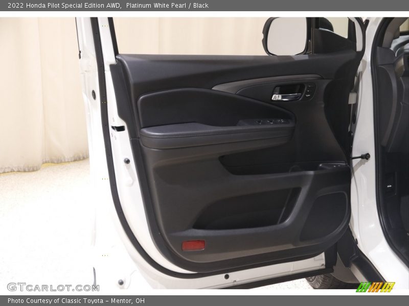 Door Panel of 2022 Pilot Special Edition AWD