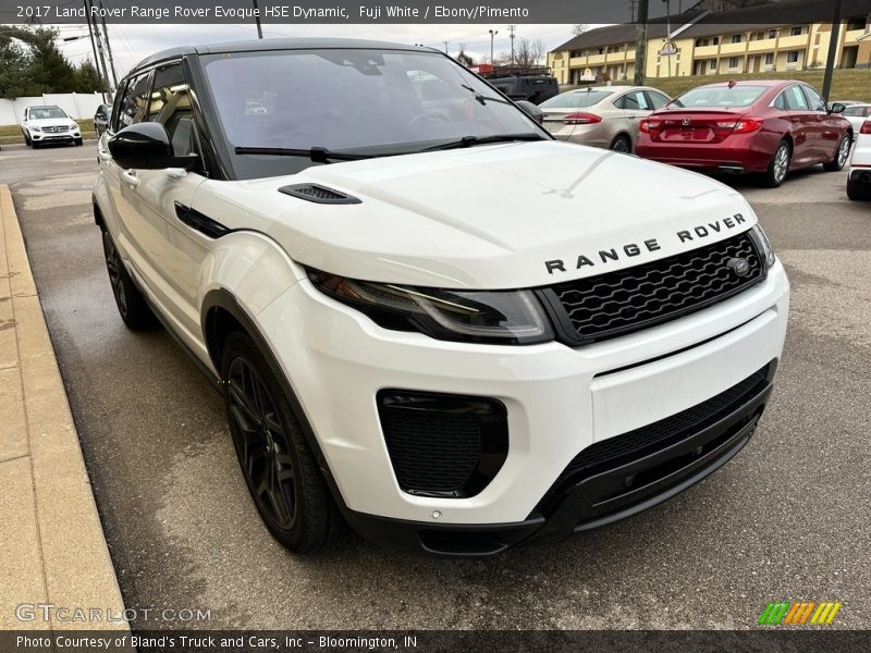 Front 3/4 View of 2017 Range Rover Evoque HSE Dynamic
