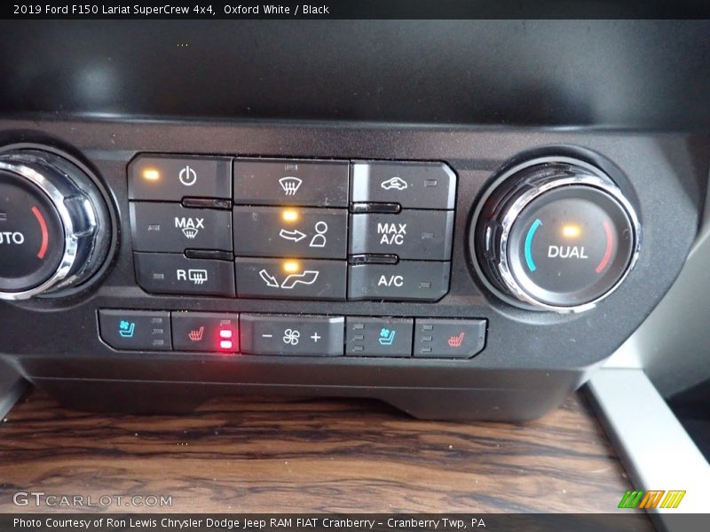 Oxford White / Black 2019 Ford F150 Lariat SuperCrew 4x4