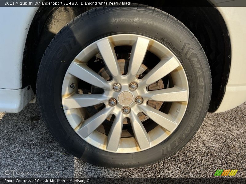 Diamond White Pearl / Black 2011 Mitsubishi Outlander Sport SE 4WD