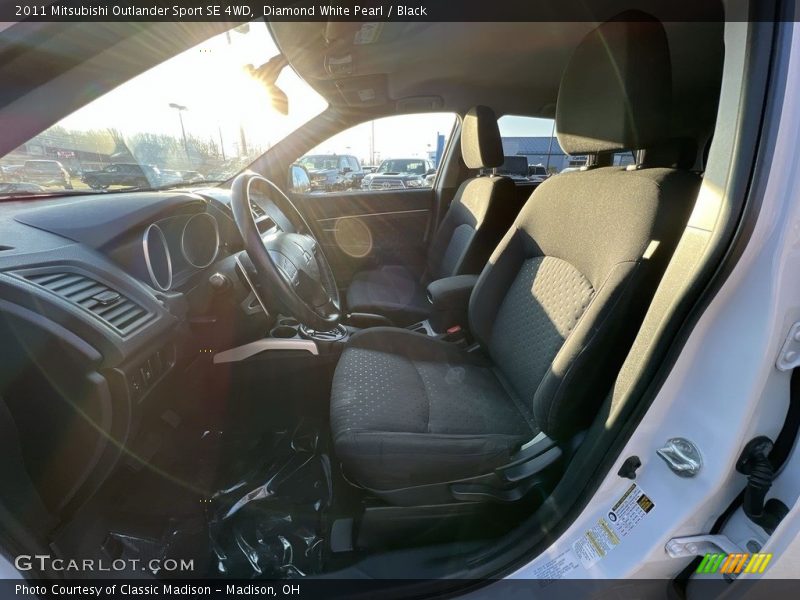 Diamond White Pearl / Black 2011 Mitsubishi Outlander Sport SE 4WD