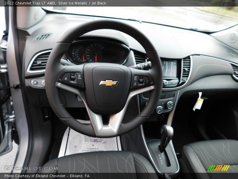 Silver Ice Metallic / Jet Black 2022 Chevrolet Trax LT AWD