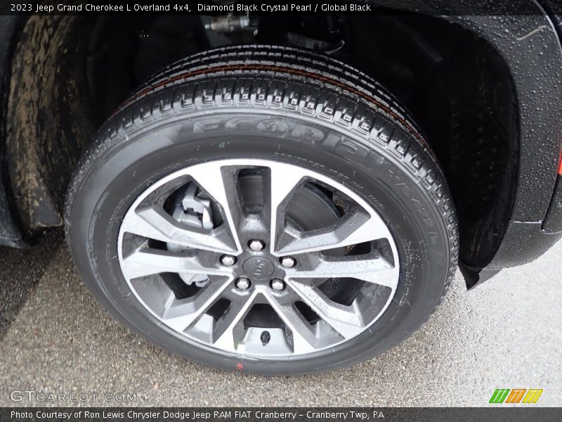 Diamond Black Crystal Pearl / Global Black 2023 Jeep Grand Cherokee L Overland 4x4
