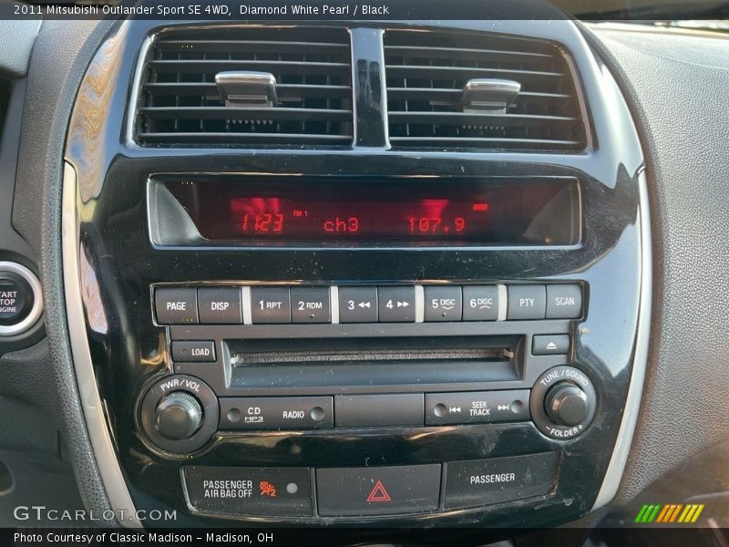 Diamond White Pearl / Black 2011 Mitsubishi Outlander Sport SE 4WD