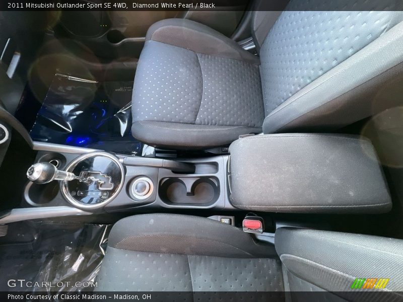 Diamond White Pearl / Black 2011 Mitsubishi Outlander Sport SE 4WD