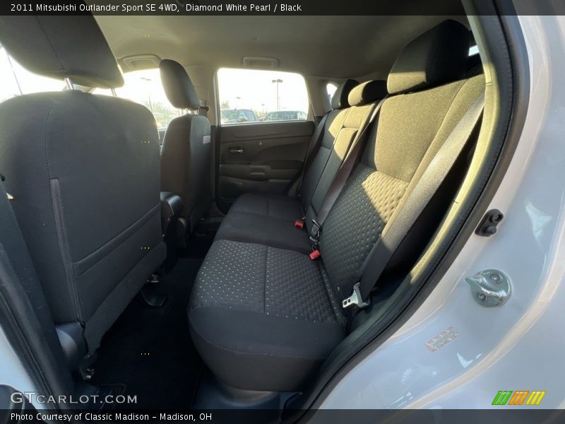 Diamond White Pearl / Black 2011 Mitsubishi Outlander Sport SE 4WD