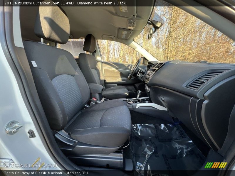 Diamond White Pearl / Black 2011 Mitsubishi Outlander Sport SE 4WD