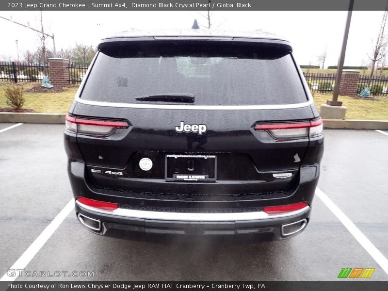 Diamond Black Crystal Pearl / Global Black 2023 Jeep Grand Cherokee L Summit 4x4