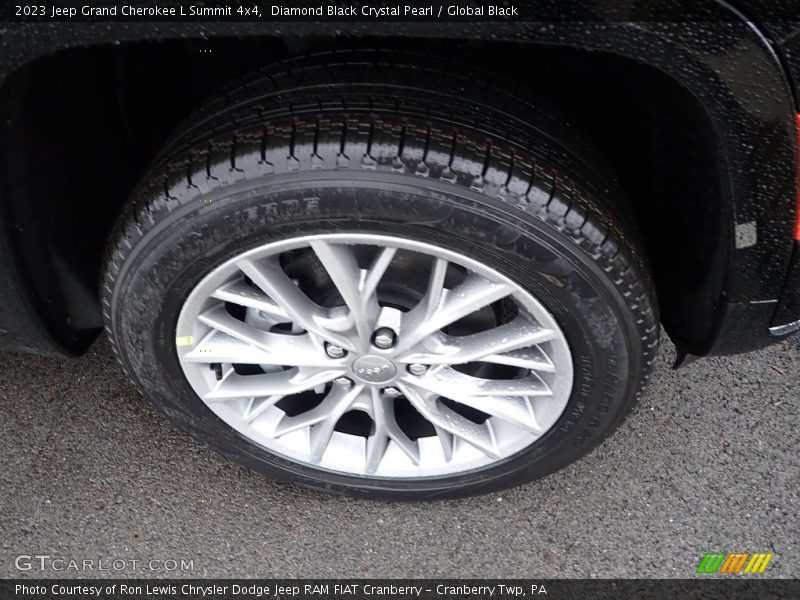 Diamond Black Crystal Pearl / Global Black 2023 Jeep Grand Cherokee L Summit 4x4