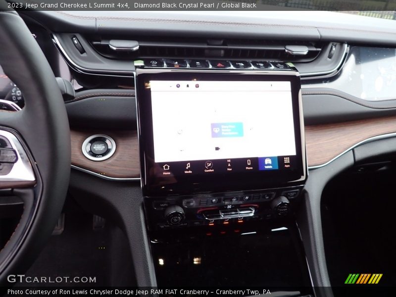 Diamond Black Crystal Pearl / Global Black 2023 Jeep Grand Cherokee L Summit 4x4