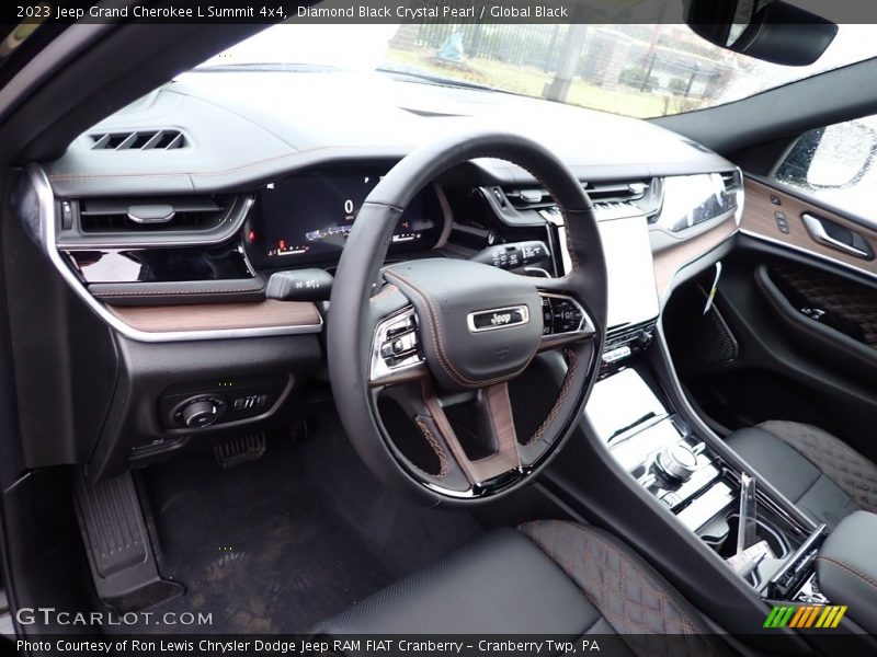 Diamond Black Crystal Pearl / Global Black 2023 Jeep Grand Cherokee L Summit 4x4