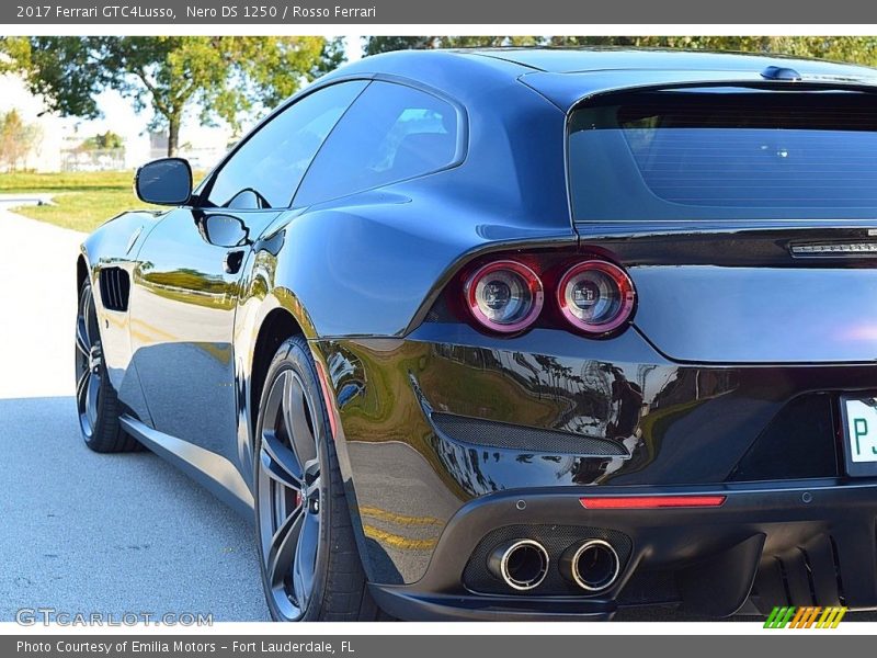 Nero DS 1250 / Rosso Ferrari 2017 Ferrari GTC4Lusso