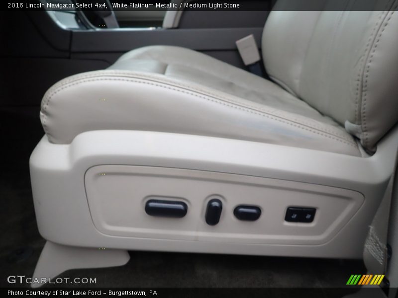 Front Seat of 2016 Navigator Select 4x4