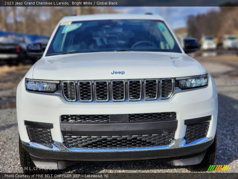 Bright White / Global Black 2023 Jeep Grand Cherokee L Laredo