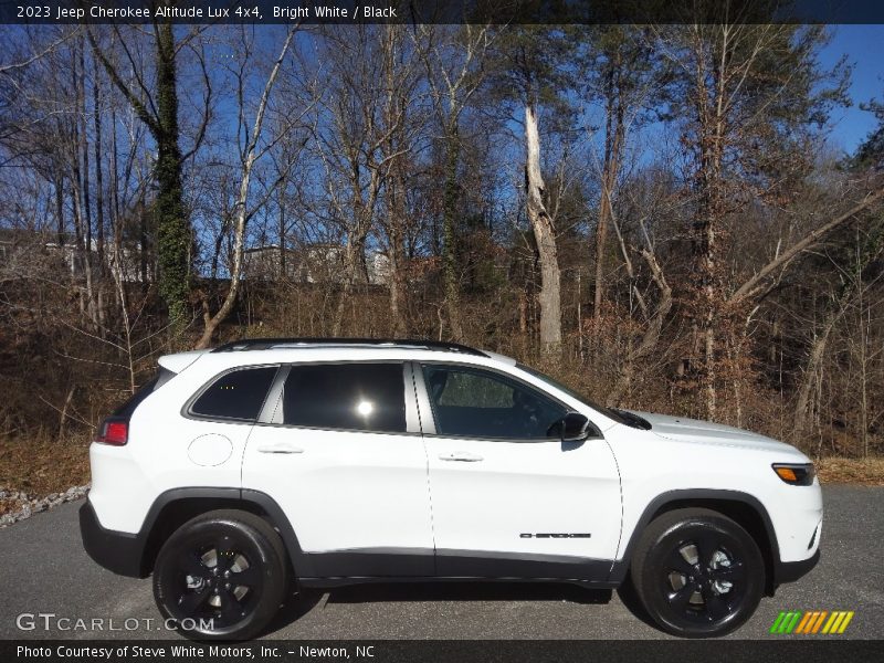  2023 Cherokee Altitude Lux 4x4 Bright White