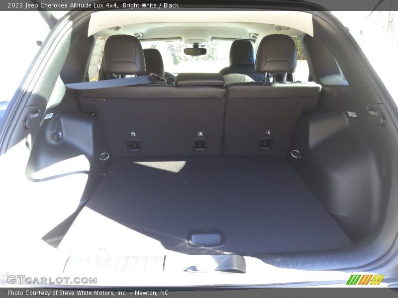 Bright White / Black 2023 Jeep Cherokee Altitude Lux 4x4