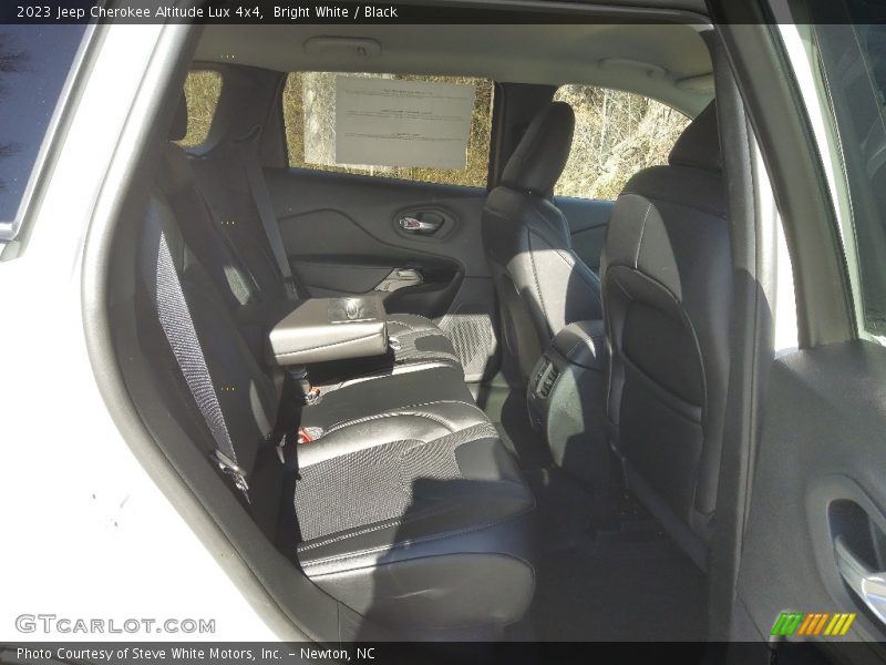 Bright White / Black 2023 Jeep Cherokee Altitude Lux 4x4