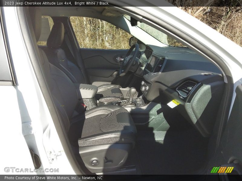 Bright White / Black 2023 Jeep Cherokee Altitude Lux 4x4