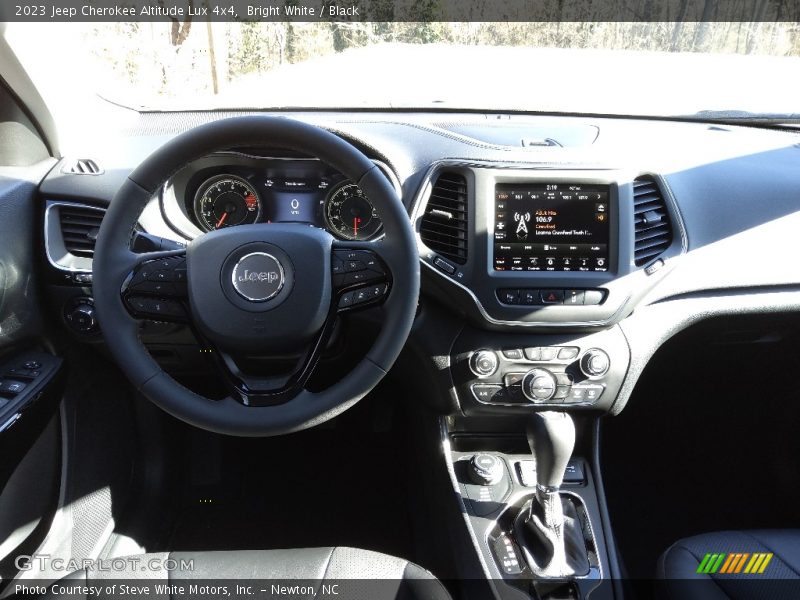 Bright White / Black 2023 Jeep Cherokee Altitude Lux 4x4