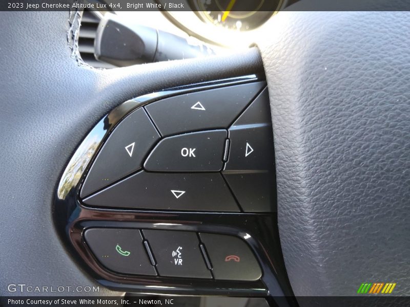  2023 Cherokee Altitude Lux 4x4 Steering Wheel