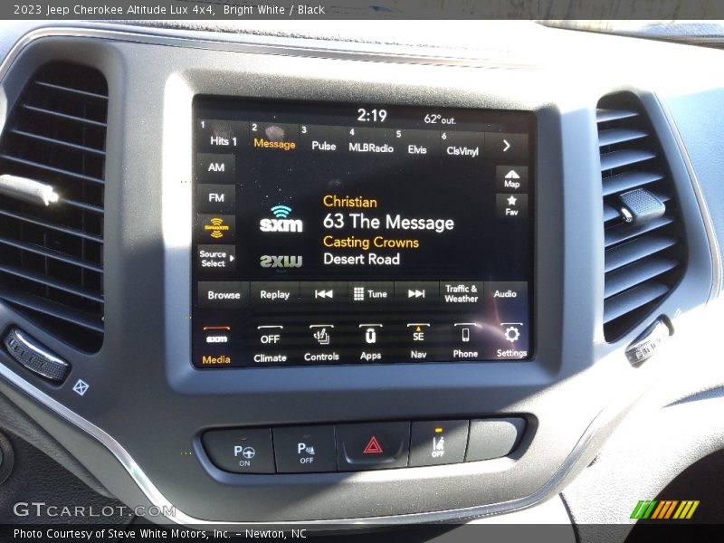 Controls of 2023 Cherokee Altitude Lux 4x4
