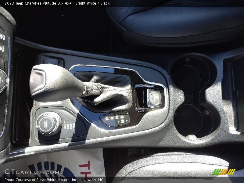  2023 Cherokee Altitude Lux 4x4 9 Speed Automatic Shifter