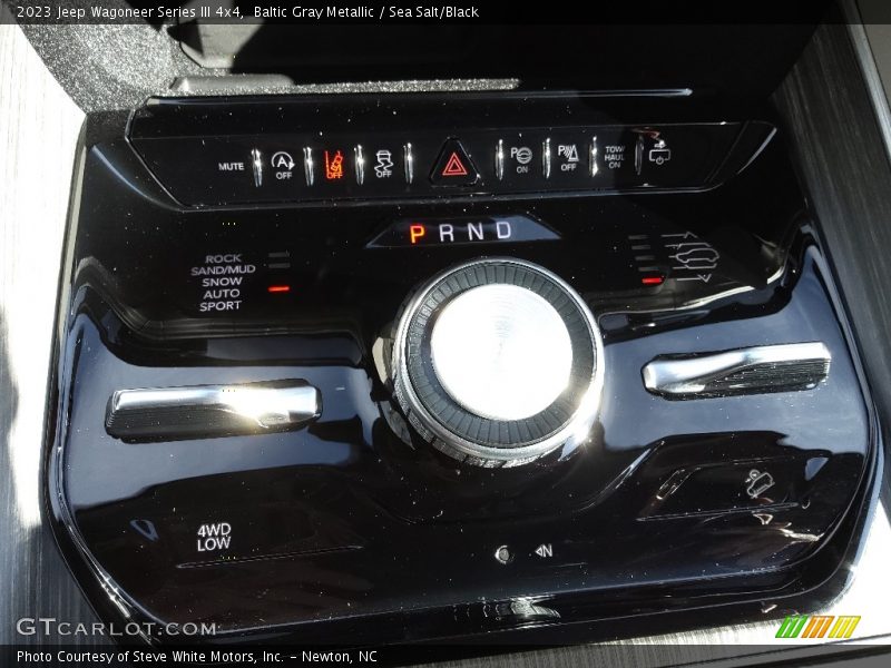  2023 Wagoneer Series III 4x4 8 Speed Automatic Shifter