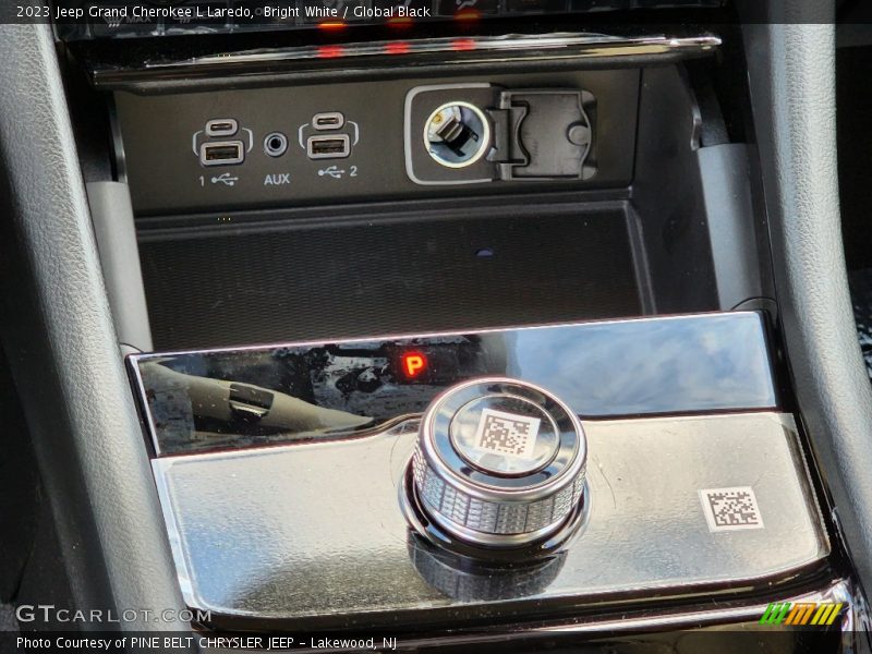 Bright White / Global Black 2023 Jeep Grand Cherokee L Laredo