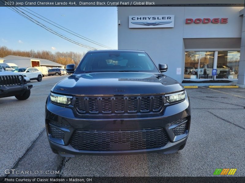 Diamond Black Crystal Pearl / Global Black 2023 Jeep Grand Cherokee Laredo 4x4