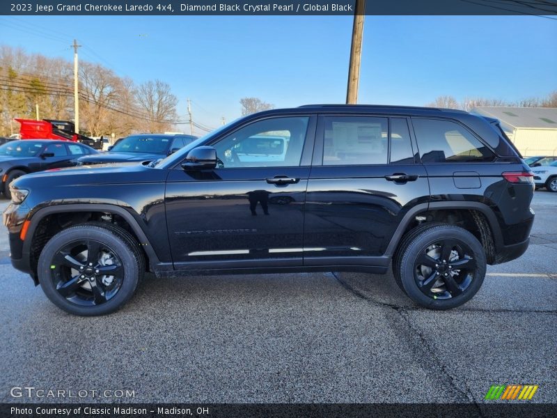  2023 Grand Cherokee Laredo 4x4 Diamond Black Crystal Pearl