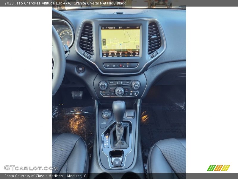 Granite Crystal Metallic / Black 2023 Jeep Cherokee Altitude Lux 4x4