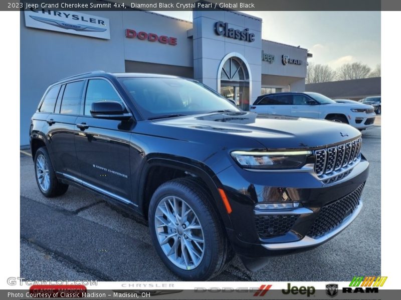 Diamond Black Crystal Pearl / Global Black 2023 Jeep Grand Cherokee Summit 4x4