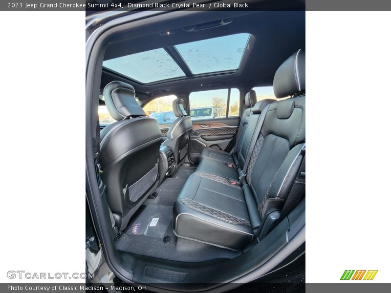 Diamond Black Crystal Pearl / Global Black 2023 Jeep Grand Cherokee Summit 4x4