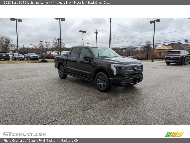 Front 3/4 View of 2023 F150 Lightning Lariat 4x4