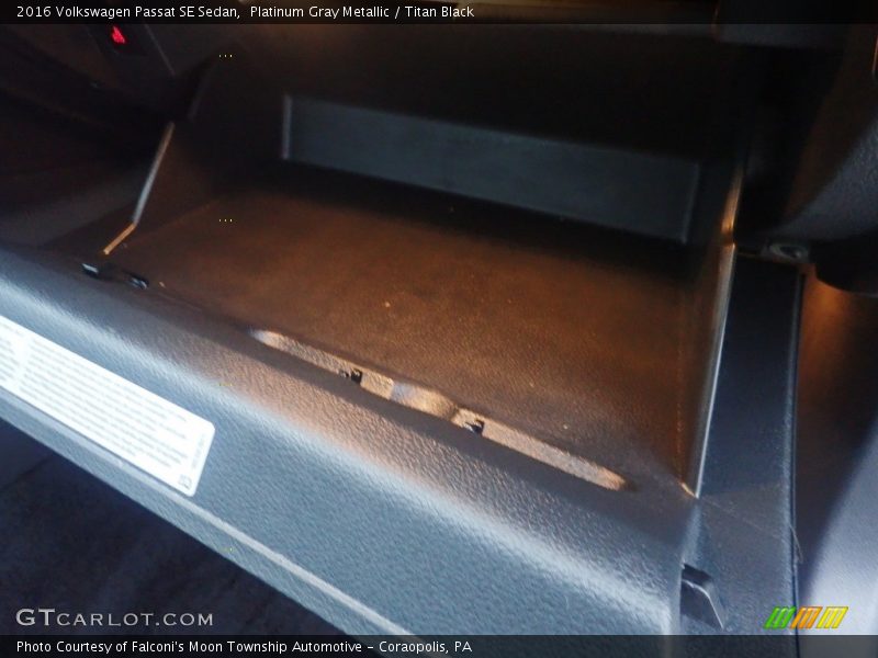 Platinum Gray Metallic / Titan Black 2016 Volkswagen Passat SE Sedan