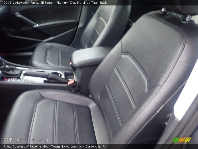 Front Seat of 2016 Passat SE Sedan