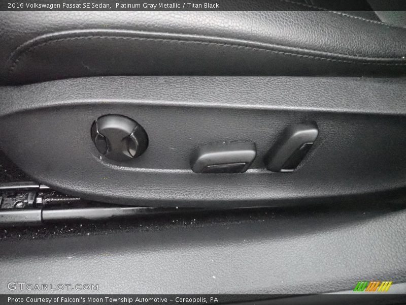 Platinum Gray Metallic / Titan Black 2016 Volkswagen Passat SE Sedan