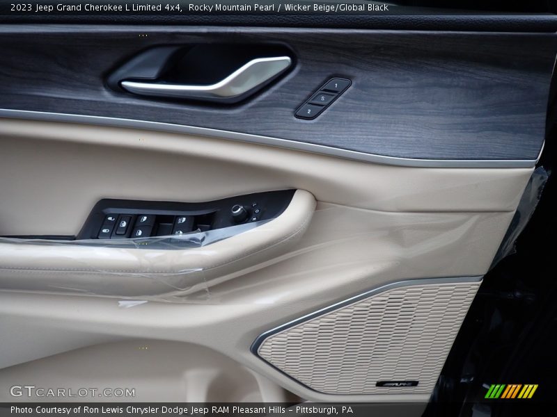 Door Panel of 2023 Grand Cherokee L Limited 4x4