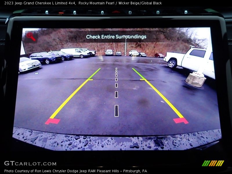 Controls of 2023 Grand Cherokee L Limited 4x4