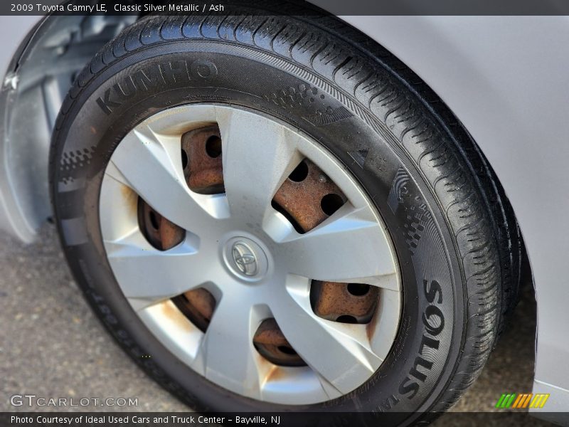 Classic Silver Metallic / Ash 2009 Toyota Camry LE