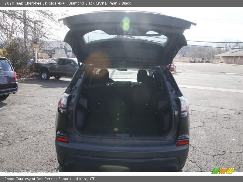 Diamond Black Crystal Pearl / Black 2020 Jeep Cherokee Latitude 4x4