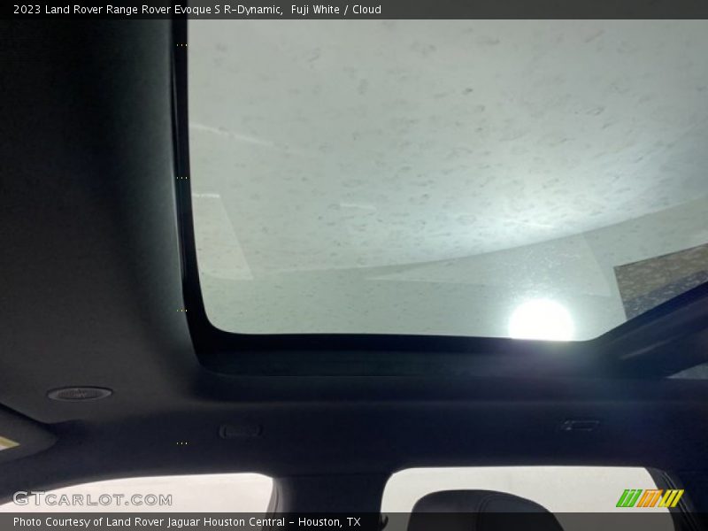 Fuji White / Cloud 2023 Land Rover Range Rover Evoque S R-Dynamic