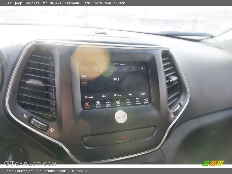 Diamond Black Crystal Pearl / Black 2020 Jeep Cherokee Latitude 4x4